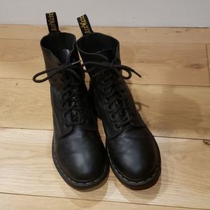 Pascal Dr Martens black soft leather pebble sz 8